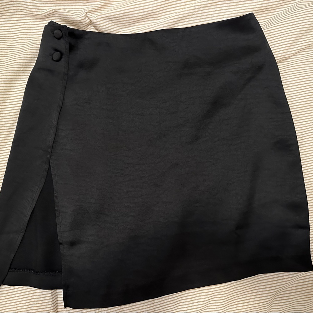 Meshki slit mini skirt!
